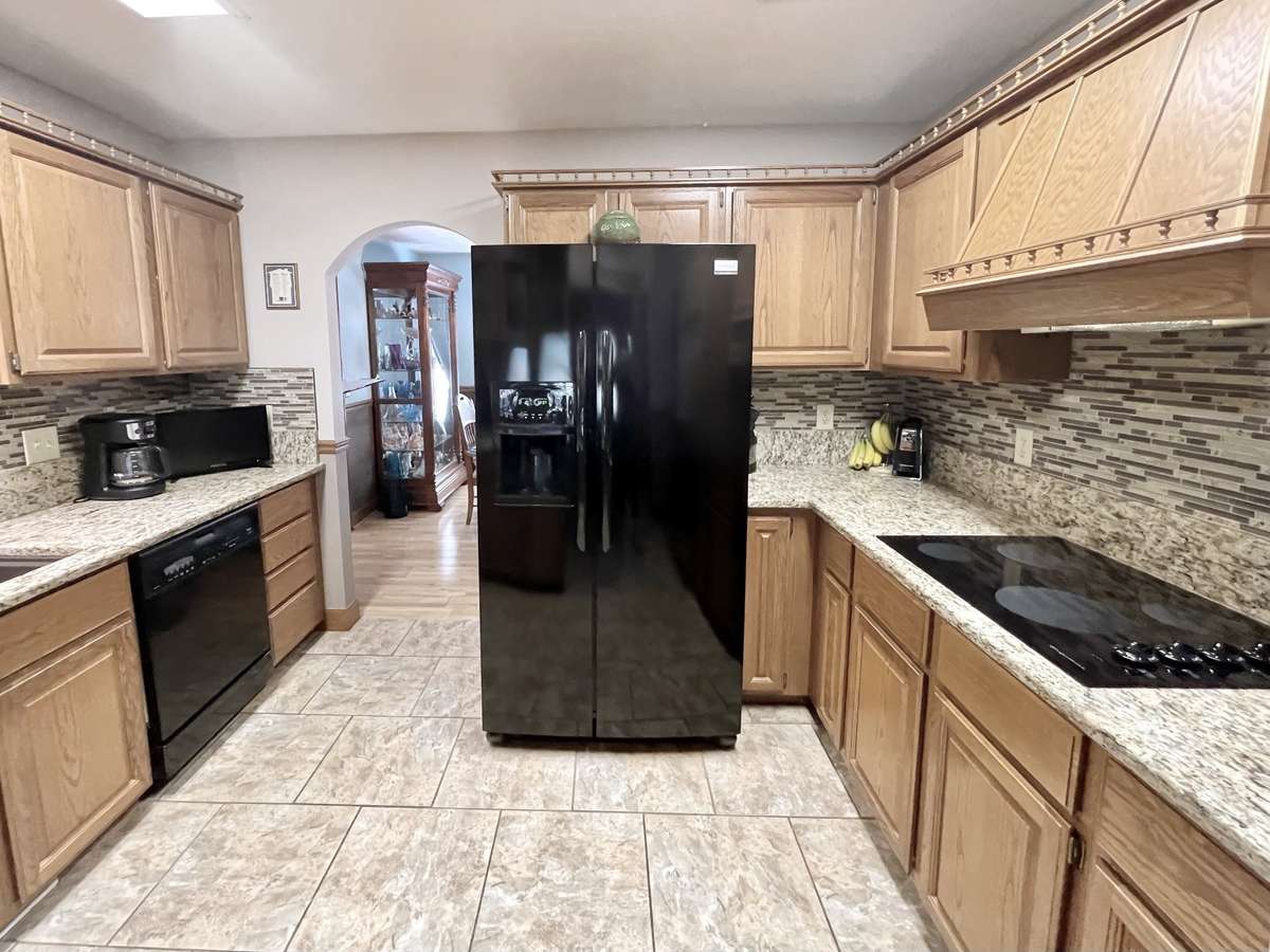 Refrigerator and all appliances remain with home.