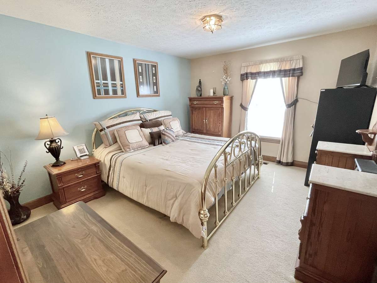Back guest bedroom will fit a king bedd and large pieces of furniture.