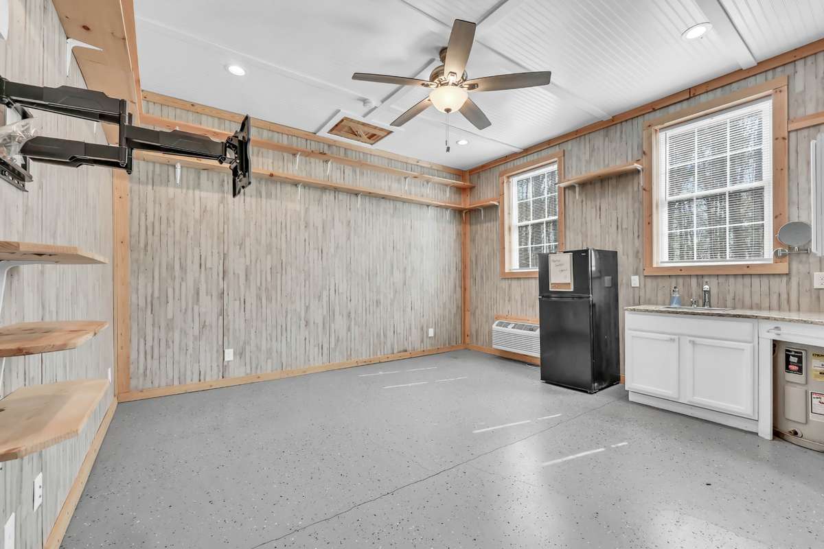 Studio flat with kitchenette