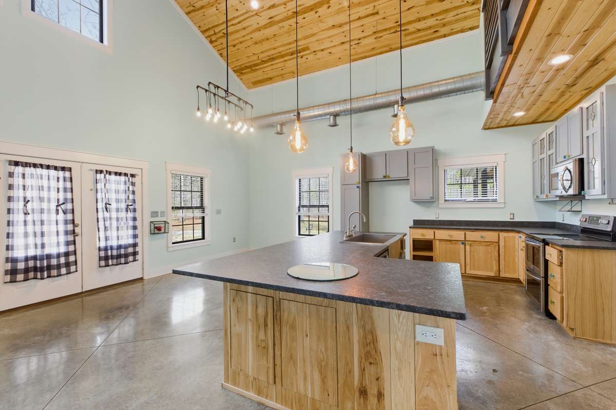 Kitchen / Dining