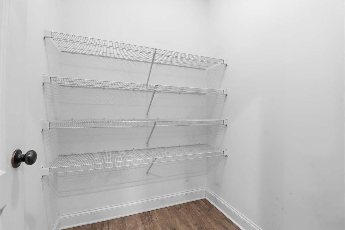Large walk in pantry!!