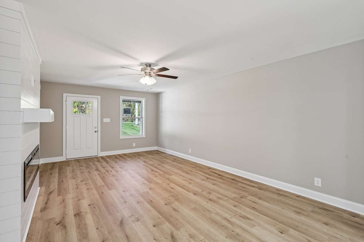 Sample pictures from a previous build showing the Baker Floor Plan. Materials and colors are subject to change without notice.