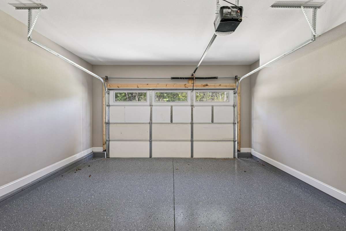 Sample pictures from a previous build showing the Baker Floor Plan. Materials and colors are subject to change without notice.