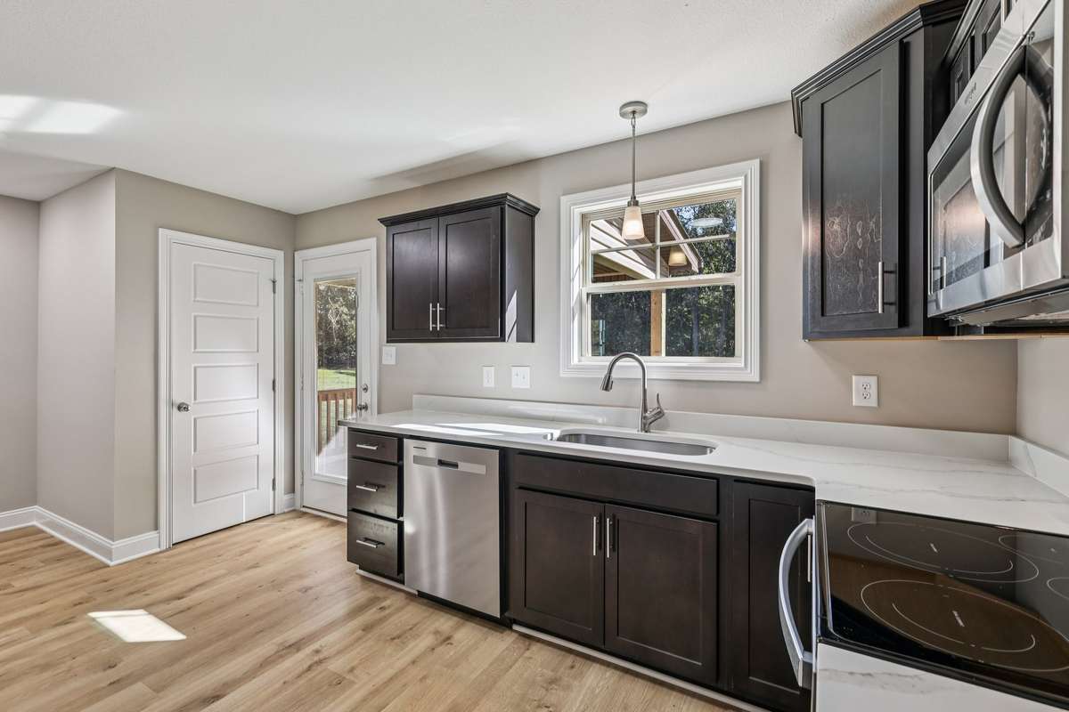 Sample pictures from a previous build showing the Baker Floor Plan. Materials and colors are subject to change without notice.