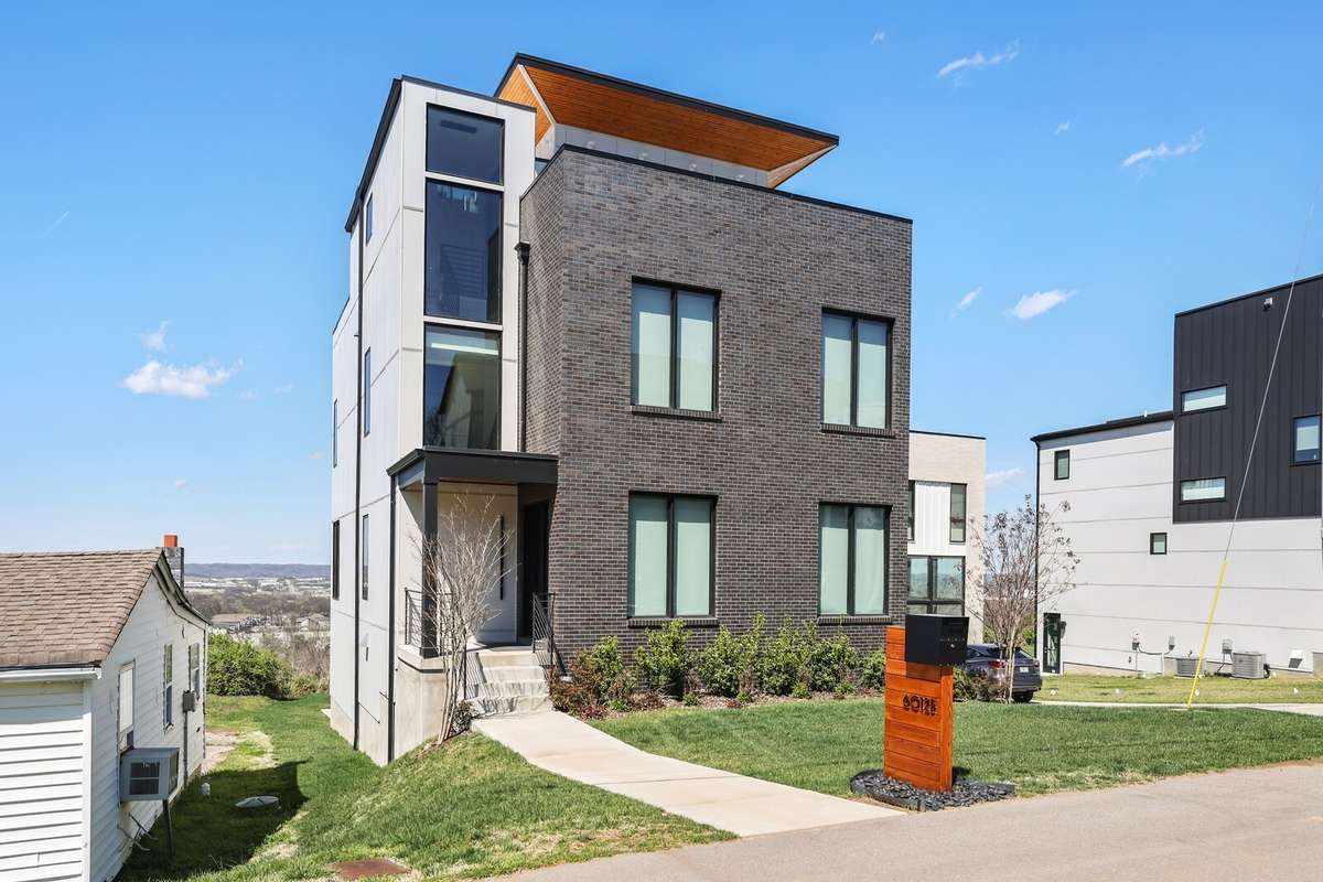 Hill Circle is more than just a location; it's a hidden treasure. A contemporary masterpiece presents a once-in-a-lifetime opportunity to revel in unobstructed, awe-inspiring views & natural light.