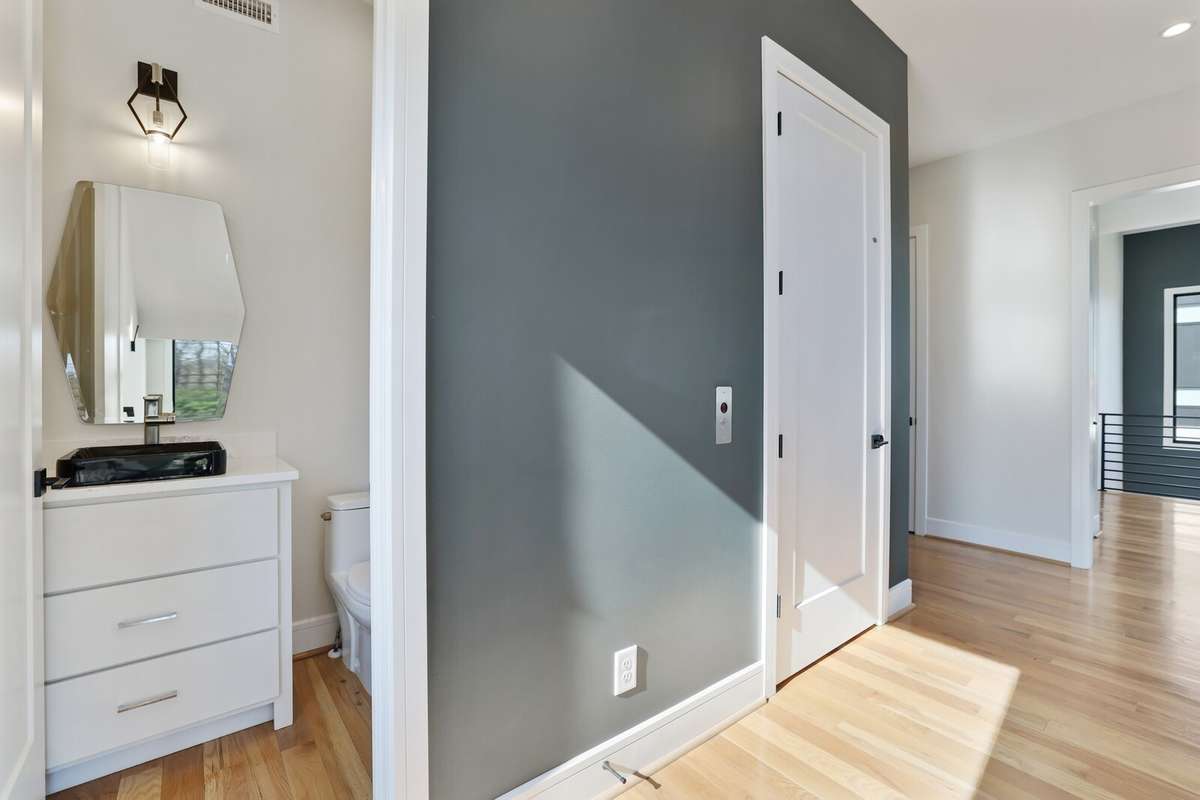 Half bath off of bonus room