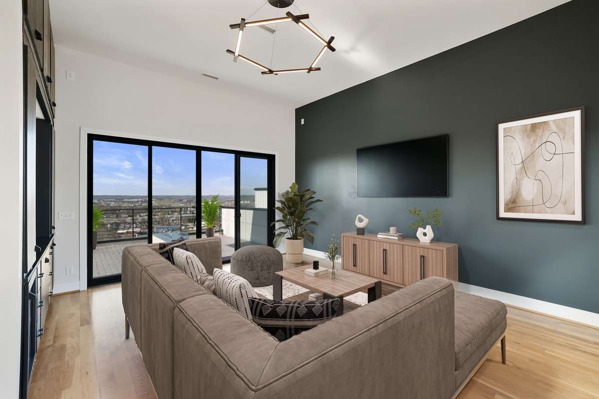 Top floor 4th bedroom or rooftop rec room