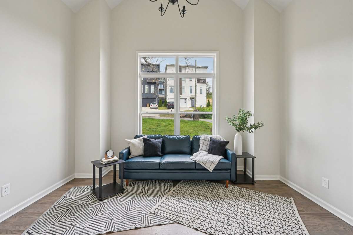 Sitting room in primary suite