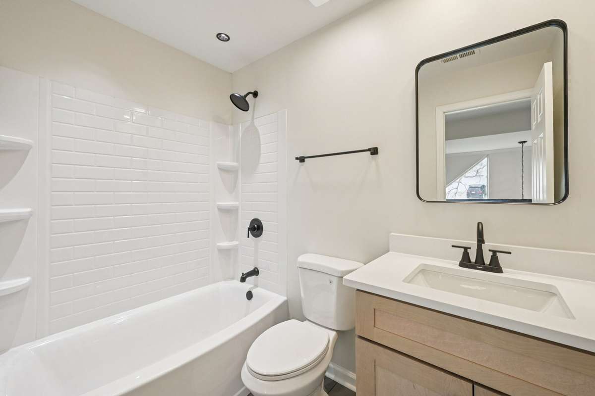 Full upstairs bath