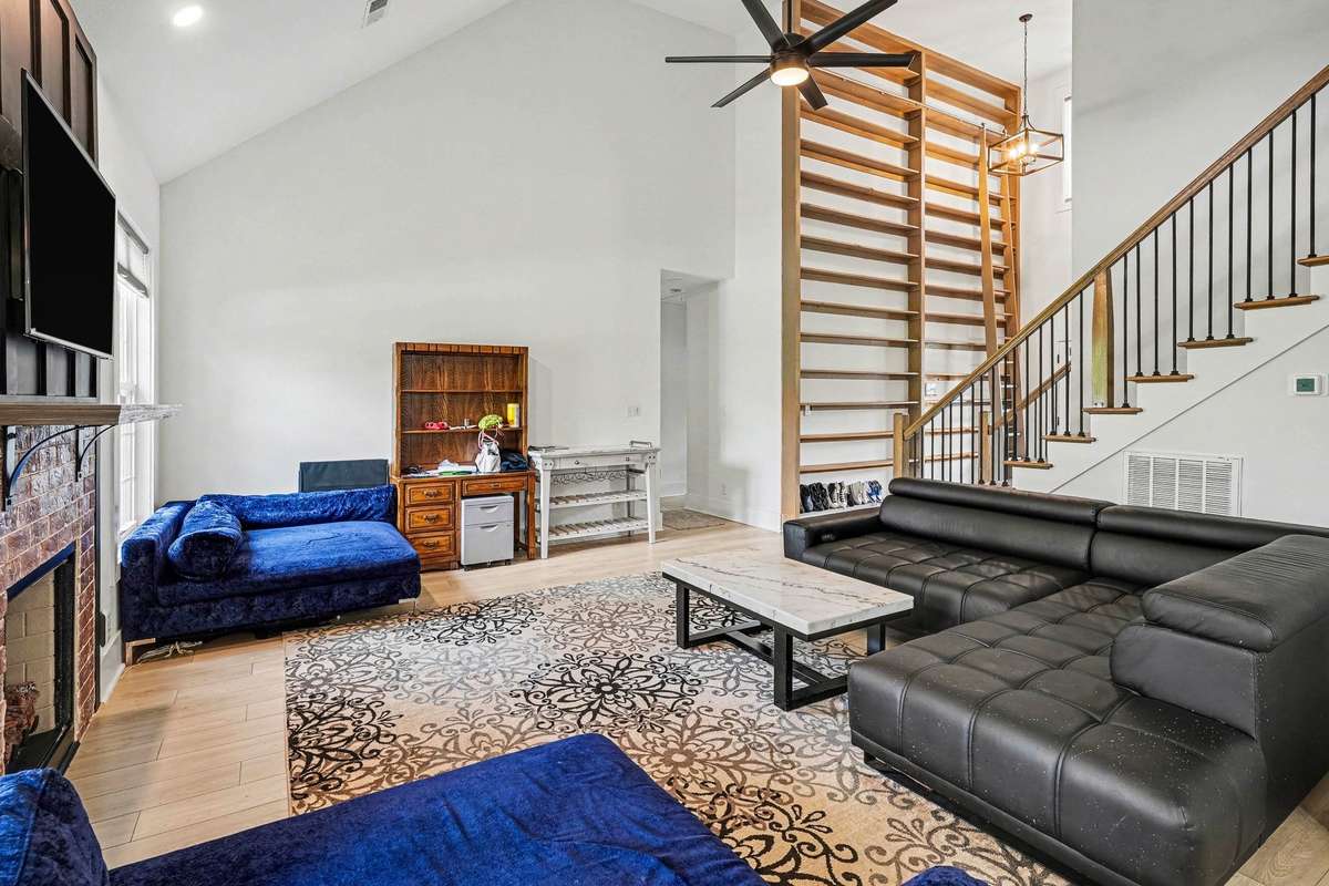 Living Room - Vaulted Ceilings