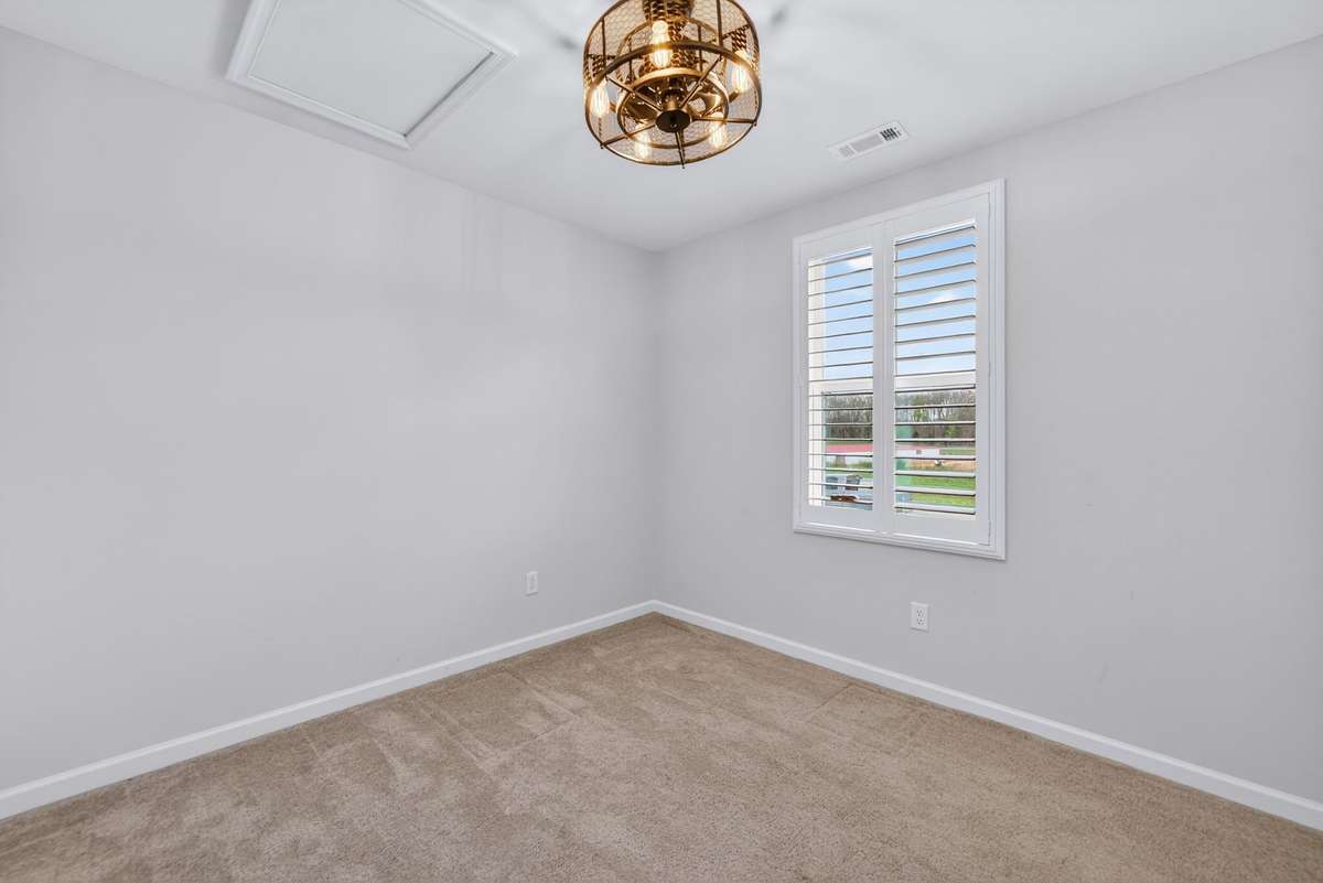 Guest Bedroom/great space for office