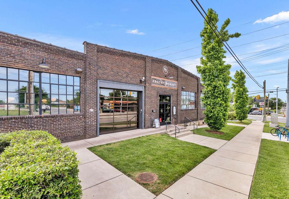 This area includes bars, restaurants, coffee shops, and boutiques for you to explore! (51st Deli, Perfectly Fine, Frothy Monkey, 51st Taproom, & more)
