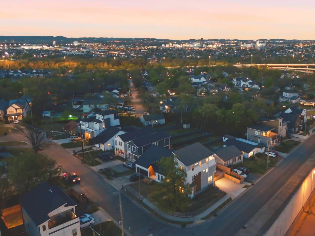 You’re minutes from some of West Nashville’s favorite local spots, including Benji’s Bagels, Agave, & Tee-line.