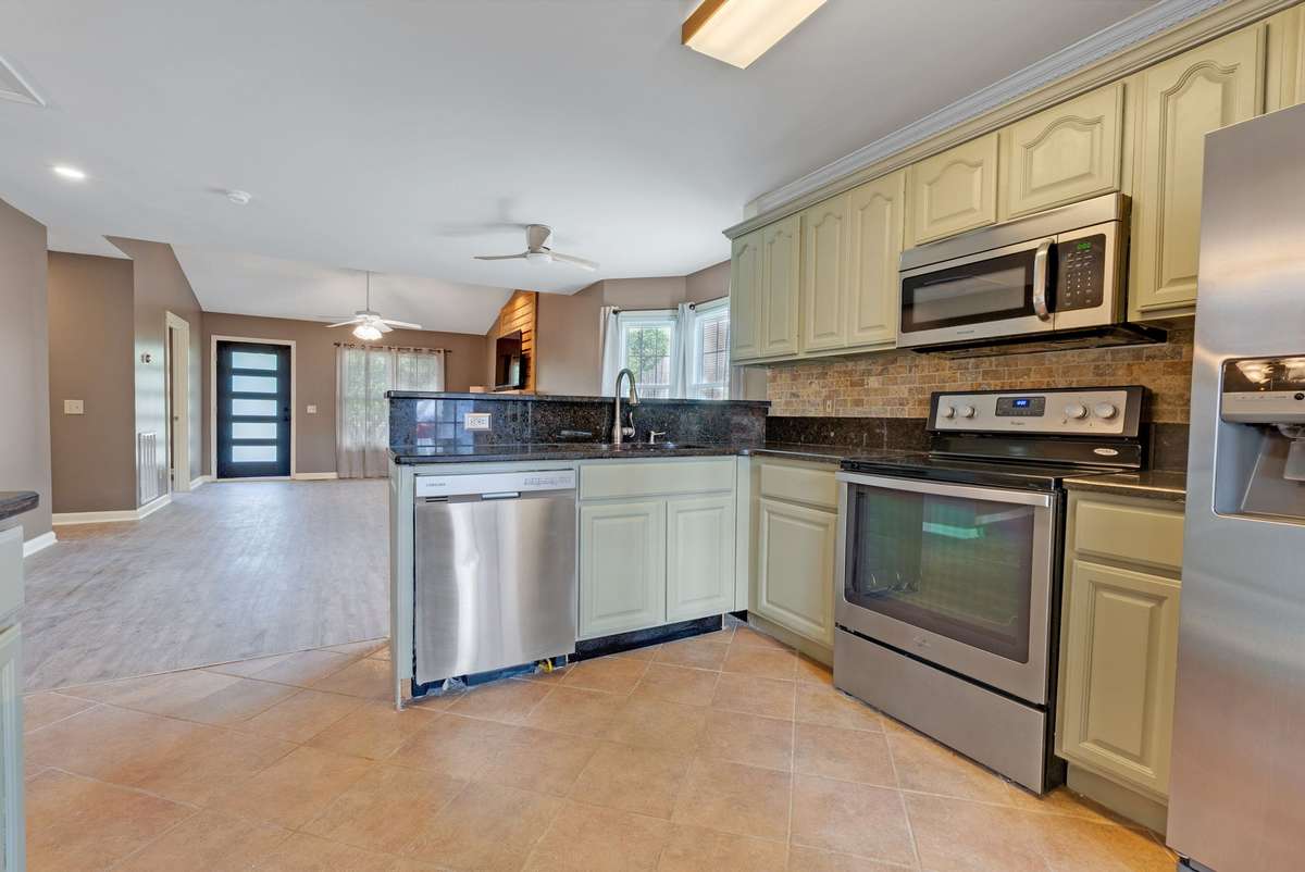 Kitchen features an abundance of cabinetry and tiled backsplash! 645 Wildwood Trace, Winchester, TN 37398