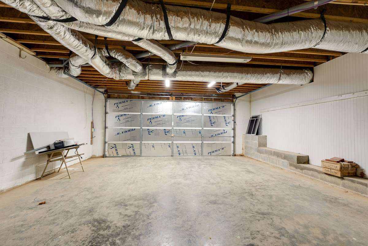 Two car garage! 645 Wildwood Trace, Winchester, TN 37398