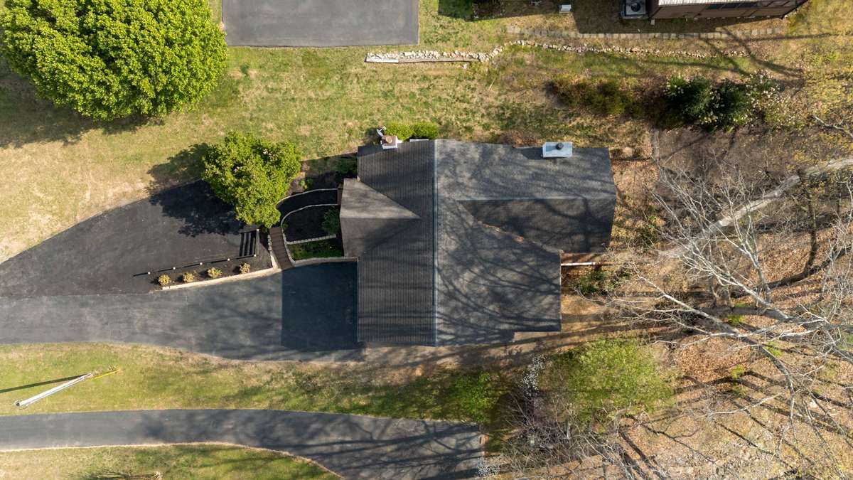 Plenty of additional parking in addition to the two car garage! 645 Wildwood Trace, Winchester, TN 37398