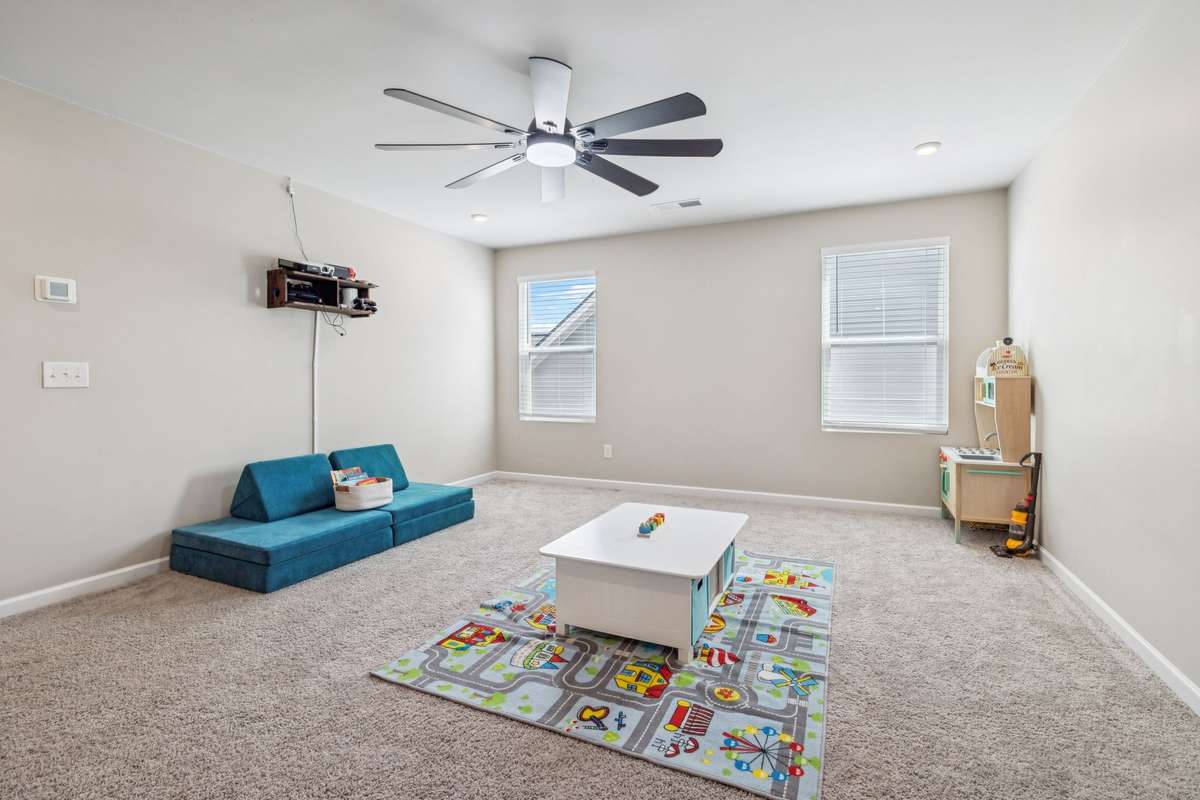 Bonus room with plenty of space