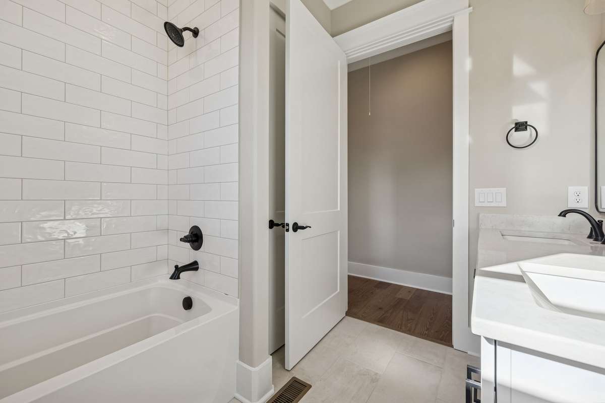 Quartz Tops, Tile Surrounds