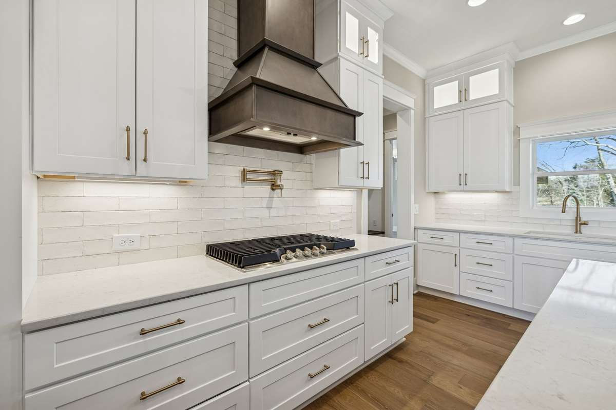 Gas Cooktop, Hood, Pot Filler
