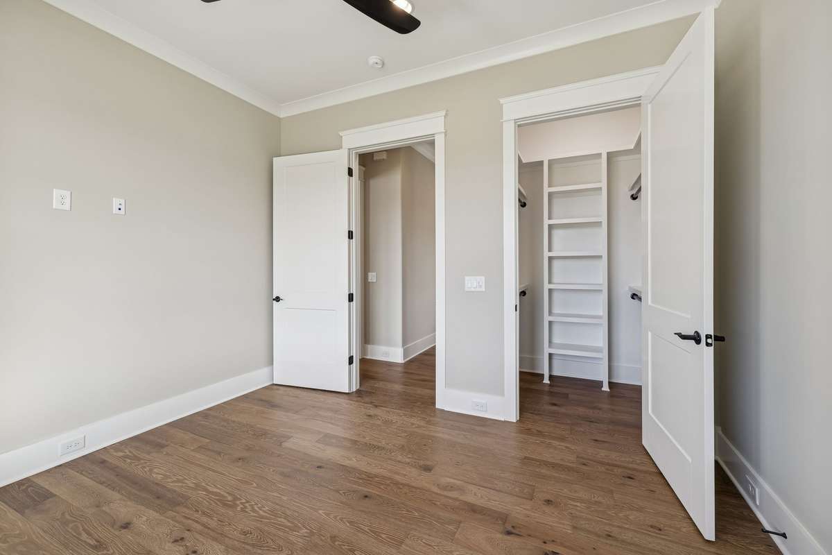 Custom Walk In Closets