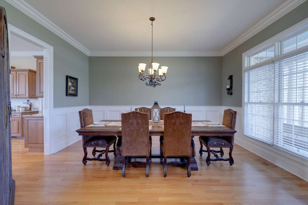 Large dinning room to host all your guest