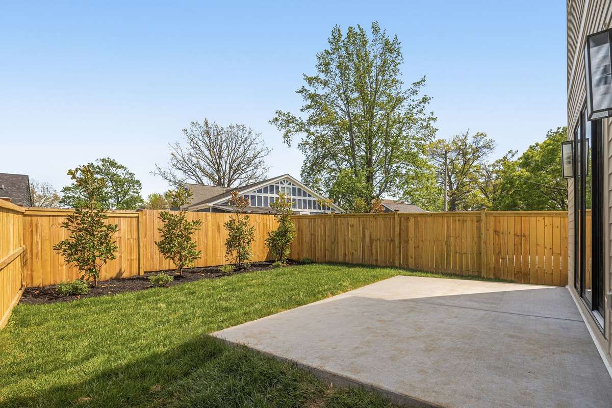Great size backyard for entertaining!