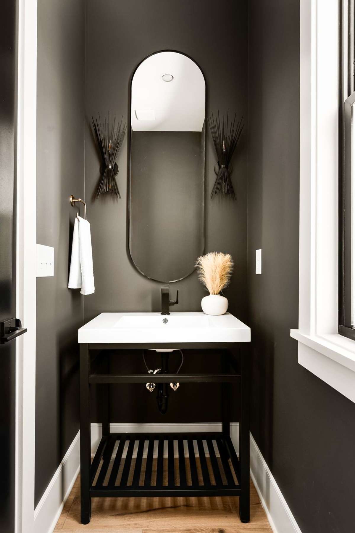 Powder bathroom for guests on the first floor
