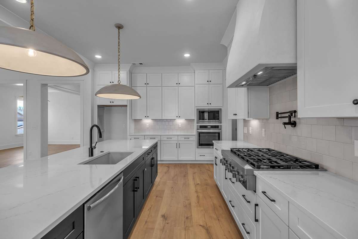 So many cabinets in this kitchen