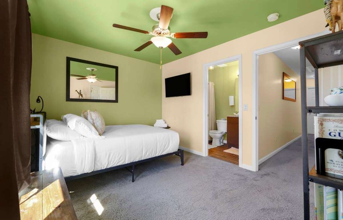 Guest bedroom