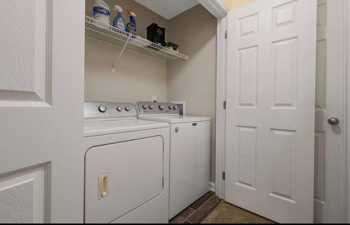 Washer/dryer closet
