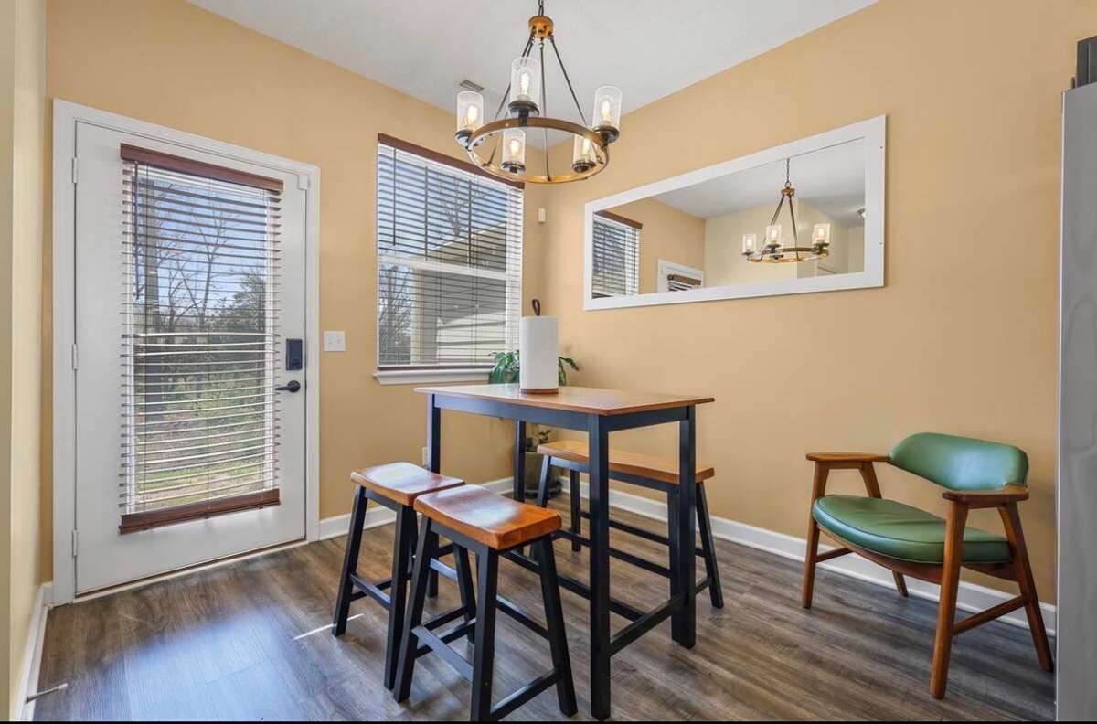 Eat-in kitchen