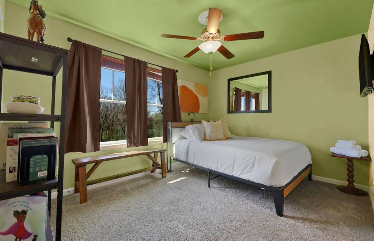 Guest bedroom