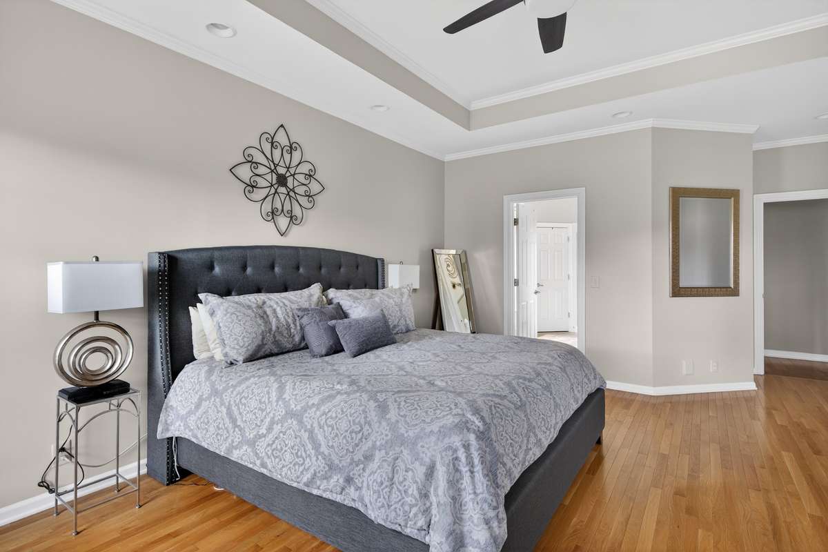The bedroom features a nice sized en-suite bathroom.