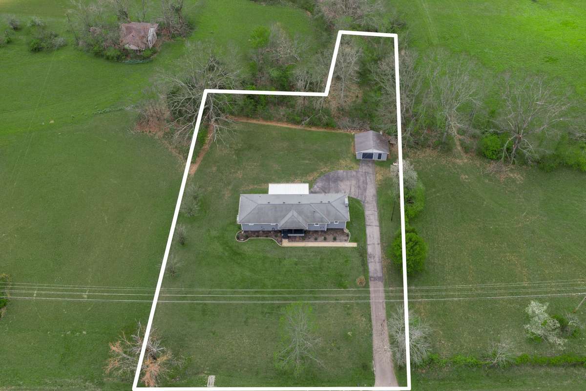 Paved Driveway
*Note: Green Grass Edits on all Exterior Photos. White Lines from Photography Company are Approximate. Rely on Survey ONLY for Exact Property Lines