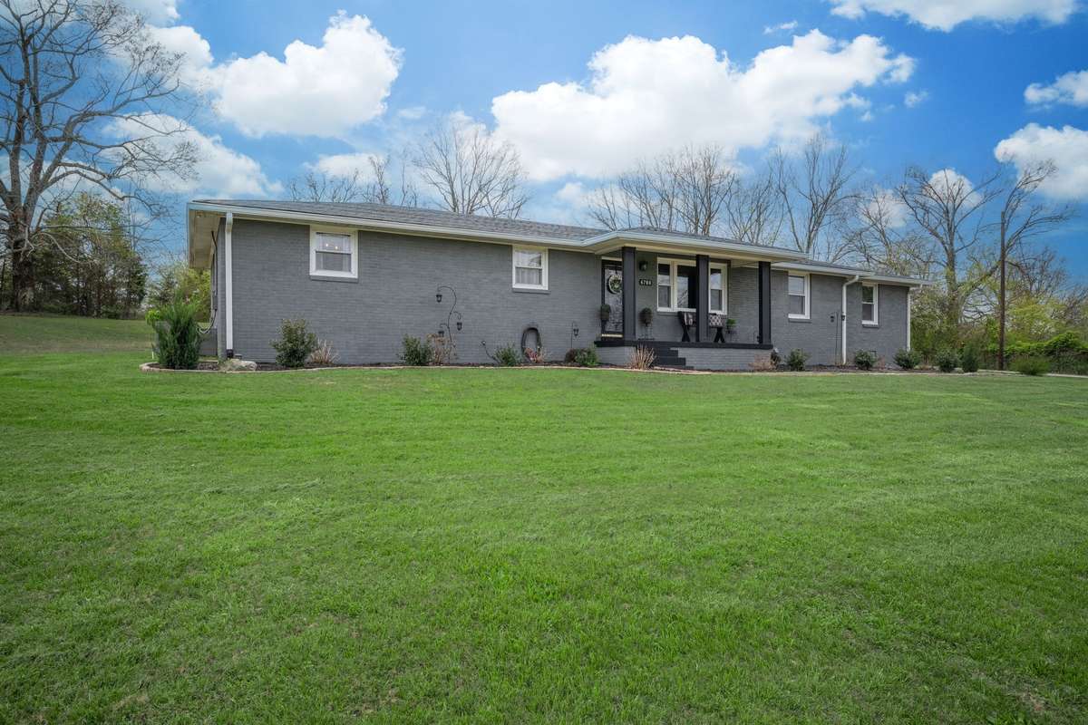 Yard of Your Dreams!!!
*Note: Green Grass Edits on all Exterior Photos