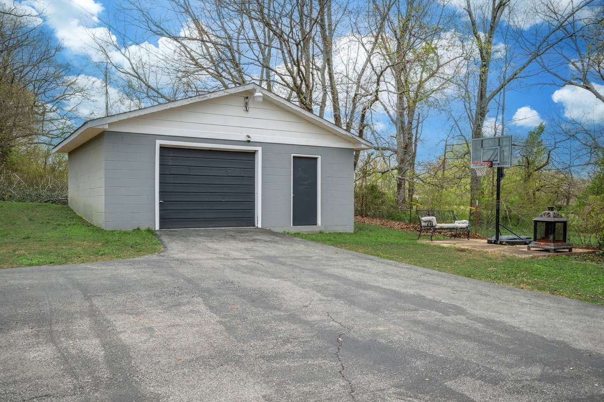 DETACHED Garage/Workshop is Approx. 24x20
*Note: Green Grass Edits on all Exterior Photos