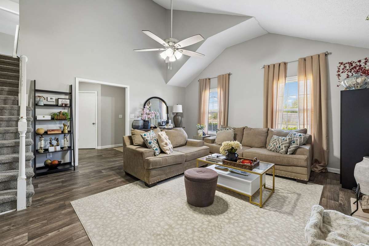 High ceiling in the living room