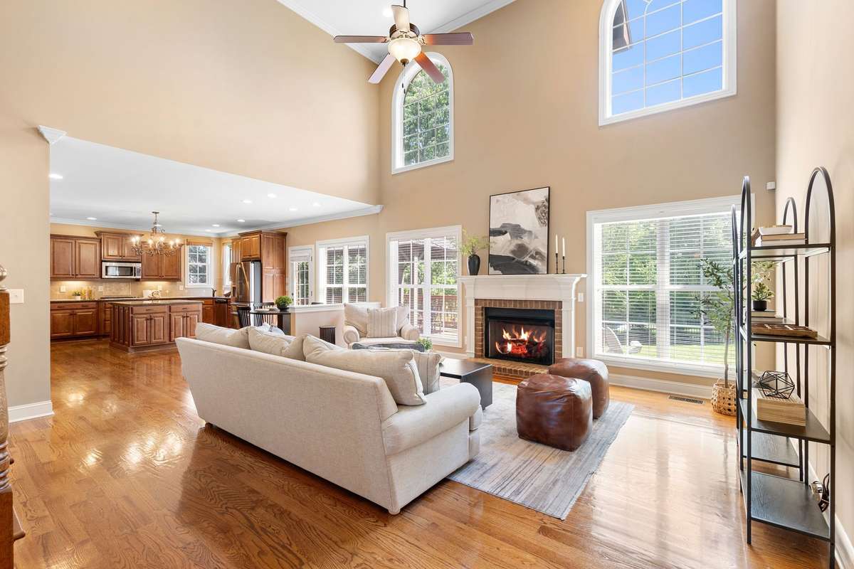 Open floorplan with high ceilings and plenty of natural light!