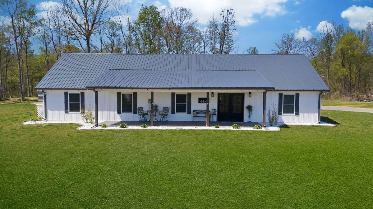 PERFECT for Full Time Living or Weekend Gentleman's Farm
NOTE: Green Grass Edits on Exterior Photos