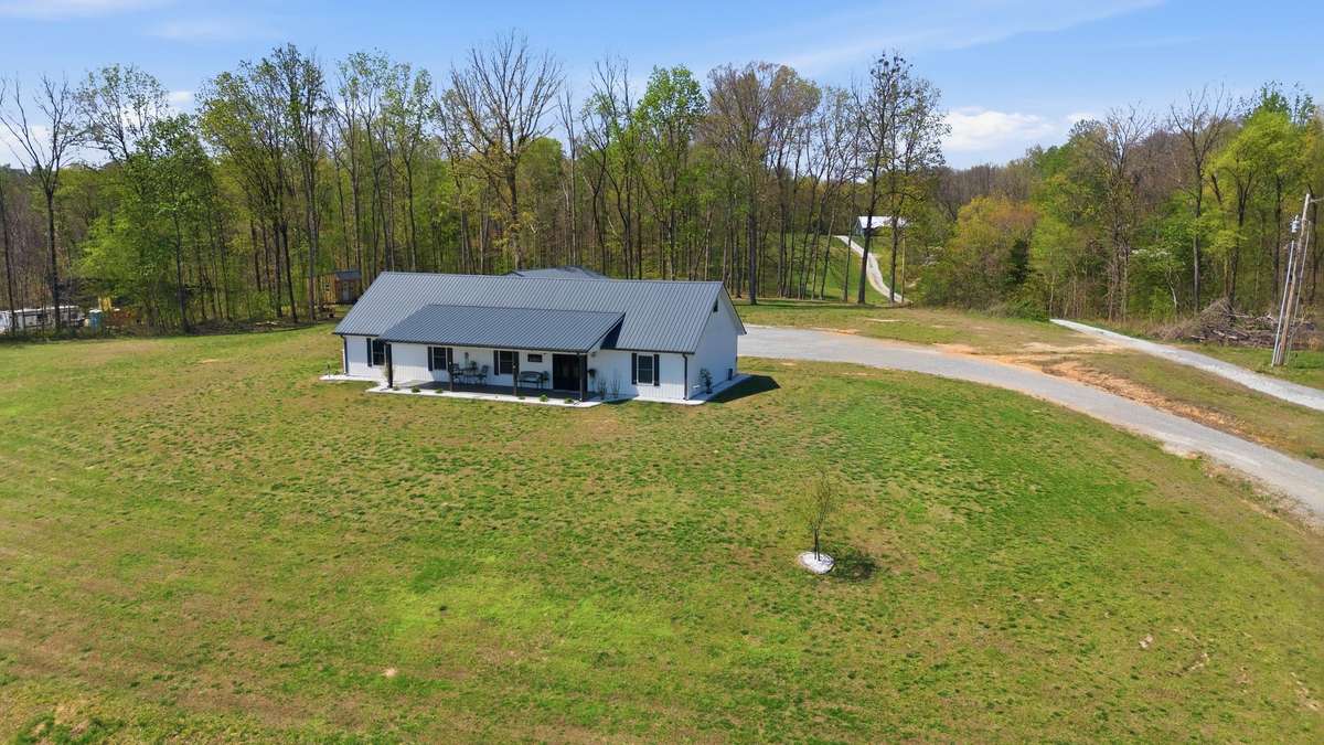 STUNNING Country Setting
NOTE: Green Grass Edits on Exterior Photos