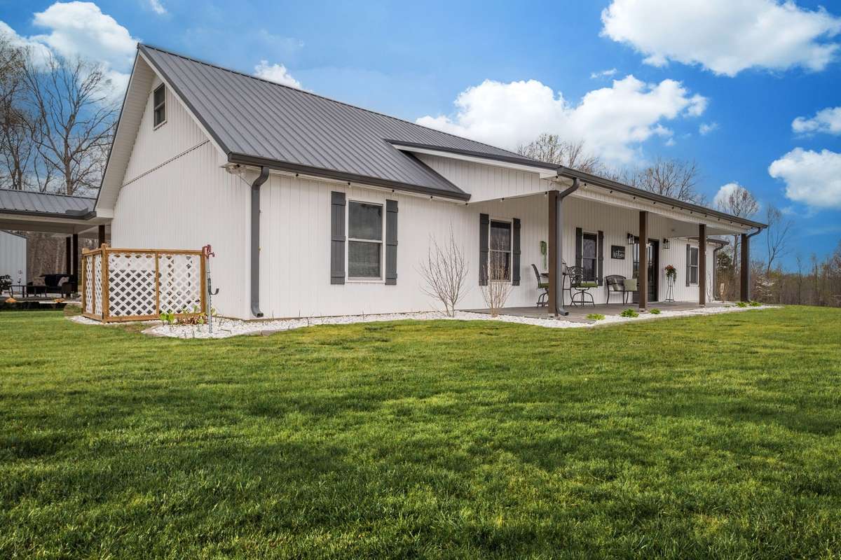 GORGEOUS "Modern Ranch"
NOTE: Green Grass Edits on Exterior Photos