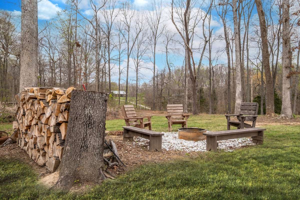 Peaceful + Serene Country Setting
NOTE: Green Grass Edits on Exterior Photos