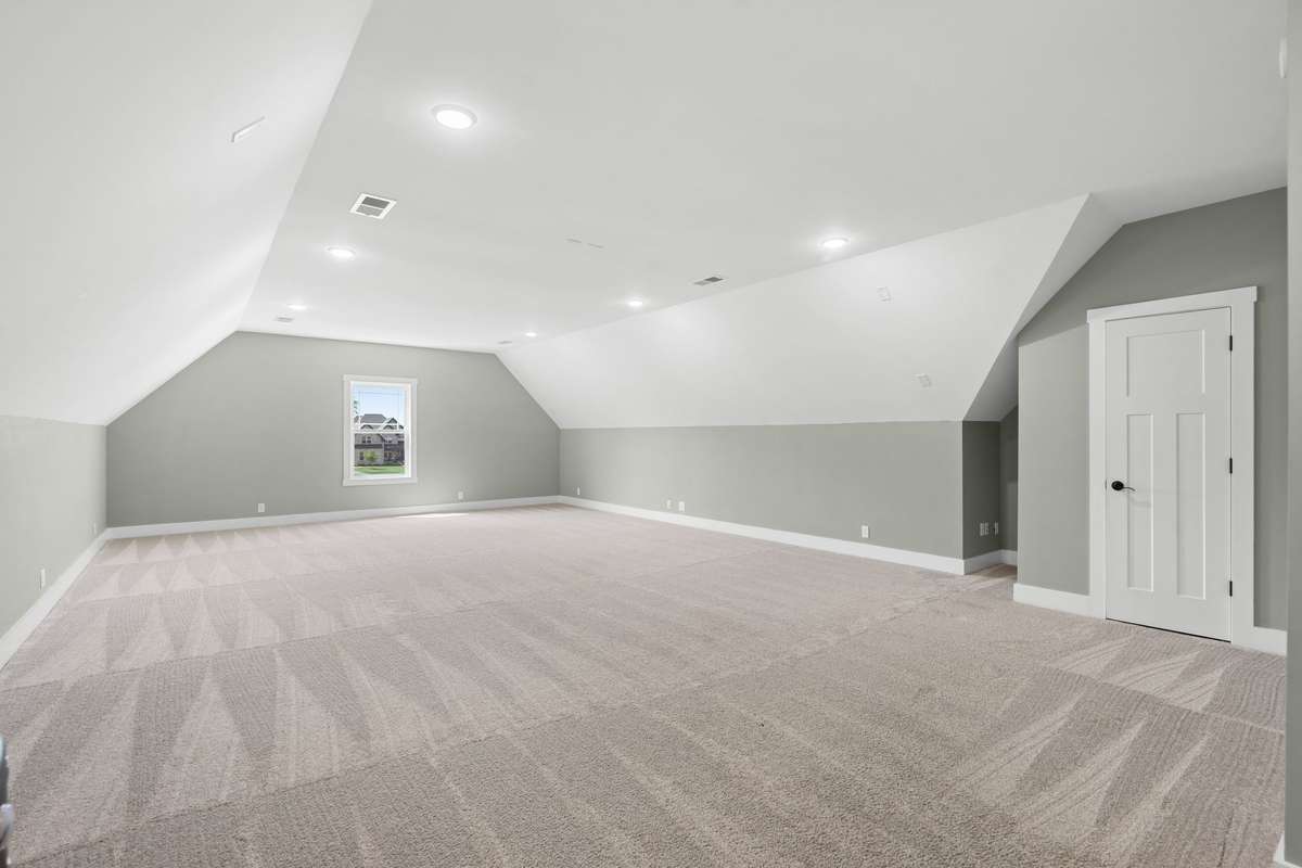 Bonus room 1 with toilet room