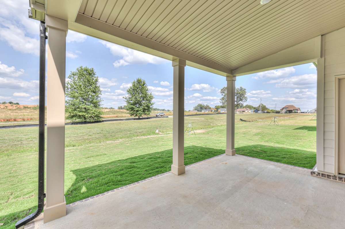 **Photos are of a model home example and not all selections will match subject property**