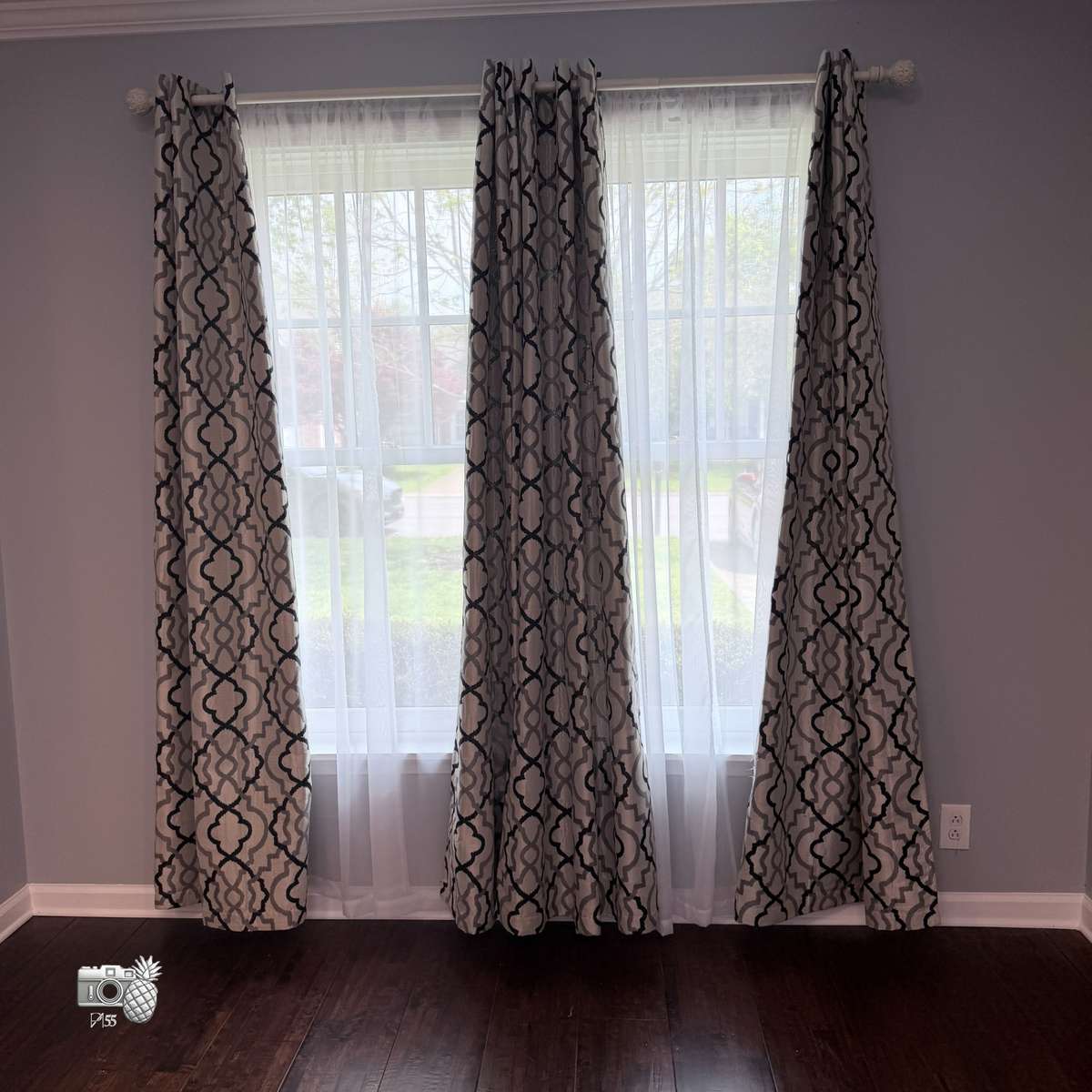 Living Room - Window to the front yard