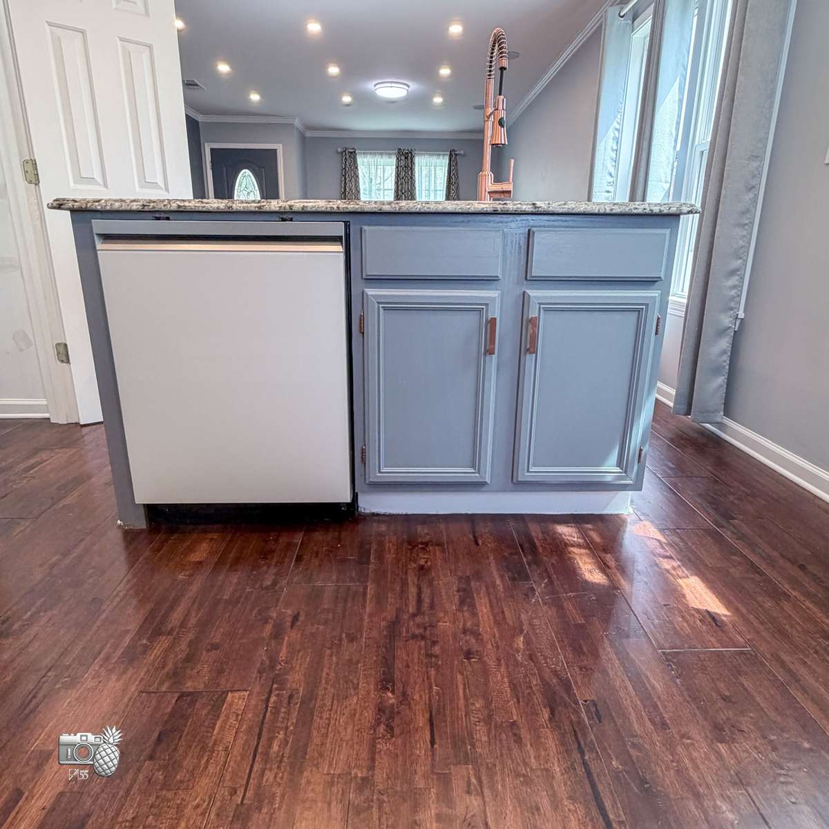 Kitchen island - Dishwasher