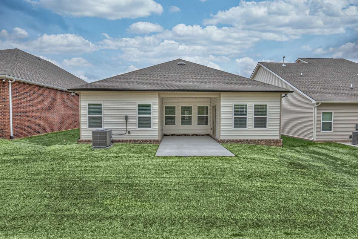 This photo is a sample of the Cleveland floorplan.  Options and exterior will vary depending on customer selections and preferences.