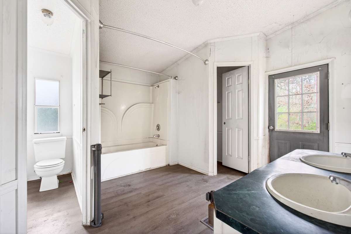 Huge Master Bath