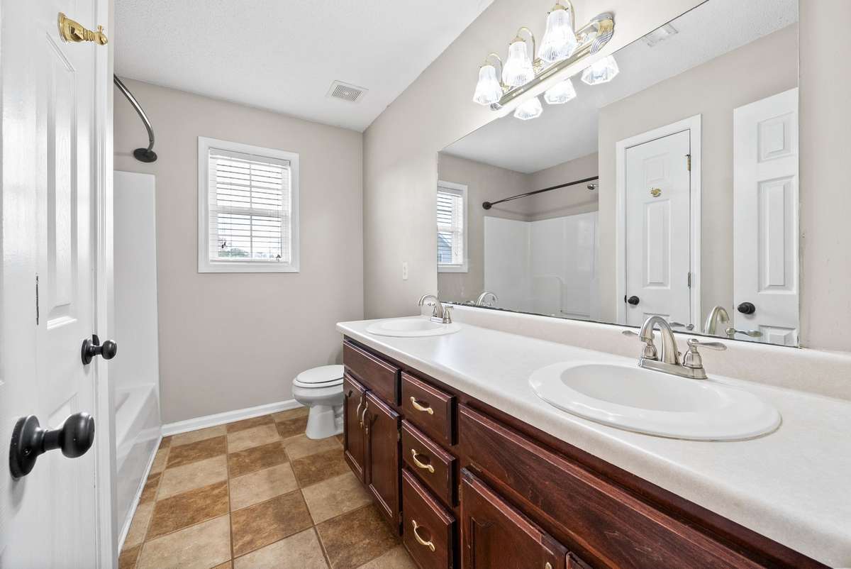 Upstairs hall bath