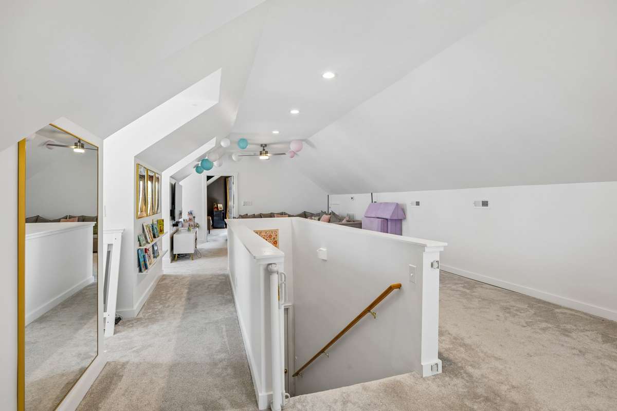 Newly finished upstairs with en-suite bedroom